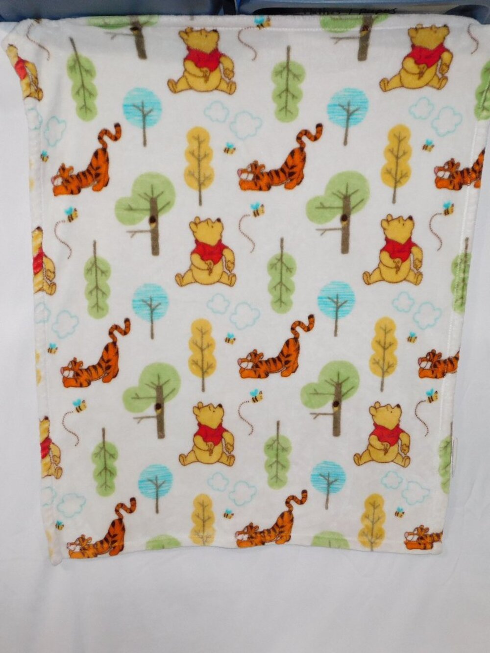 Disney Baby Winnie the Pooh Tigger Bees Trees Toddler Fleece Blanket 30" x 35"